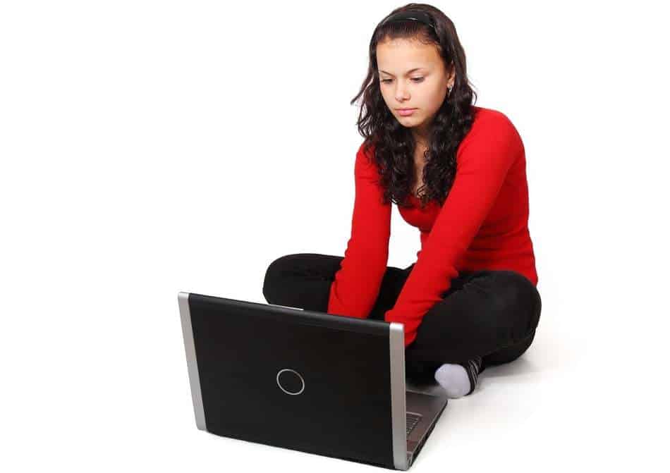 woman blogging